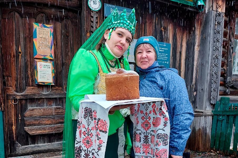 Поездка в Бажовские места. Сысерть. Дом-музей Бажова. Вкусные пирожки.